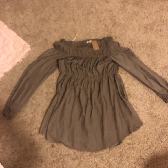 Vestique Off the Shoulder Top - Picture 6 of 8